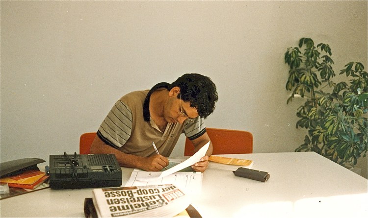 Jorge preparando aulas de português para estrangeiros. Lisboa, 1989.